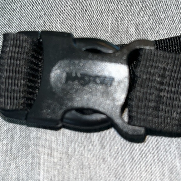 Jansport Black Fanny pack.  Excellent Condition. - Picture 2 of 7